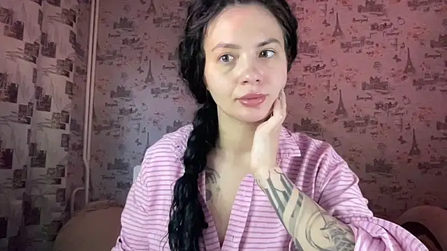 Just Scarlet  online show from 09/29/25, 11:04