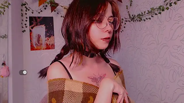  miraclecattt  online show from 10/04/25, 09:40