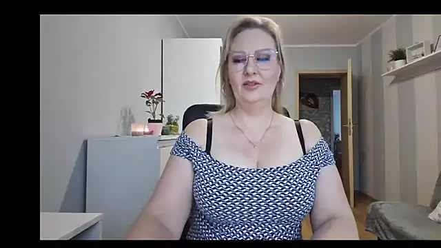 Snapshot of DianaLive chatting on 02/04/26, 07:14 DianaLive online show from 02/04/26, 07:14