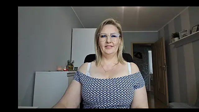 Snapshot of DianaLive chatting on 02/11/26, 10:20 DianaLive online show from 02/11/26, 10:20