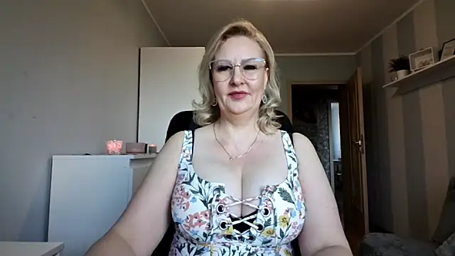 Snapshot of DianaLive chatting on 04/01/26, 06:14 DianaLive online show from 04/01/26, 06:14