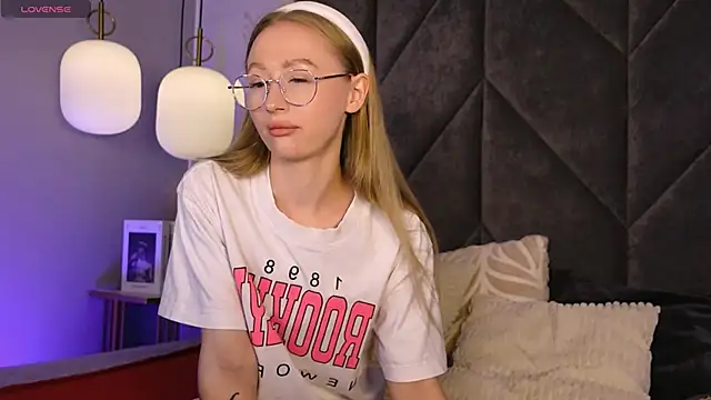 VictoriaLights online show from 06/10/26, 02:16