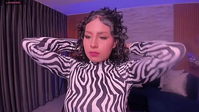 Snapshot of hannah_thomson_ chatting on 09/27/25, 03:22 hannah thomson  online show from 09/27/25, 03:22