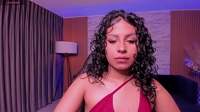 Snapshot of hannah_thomson_ chatting on 09/30/25, 03:44 hannah thomson  online show from 09/30/25, 03:44