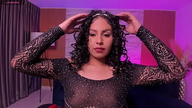 Snapshot of hannah_thomson_ chatting on 10/21/25, 04:13 hannah thomson  online show from 10/21/25, 04:13