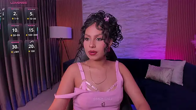 Snapshot of hannah_thomson_ chatting on 10/24/25, 03:14 hannah thomson  online show from 10/24/25, 03:14