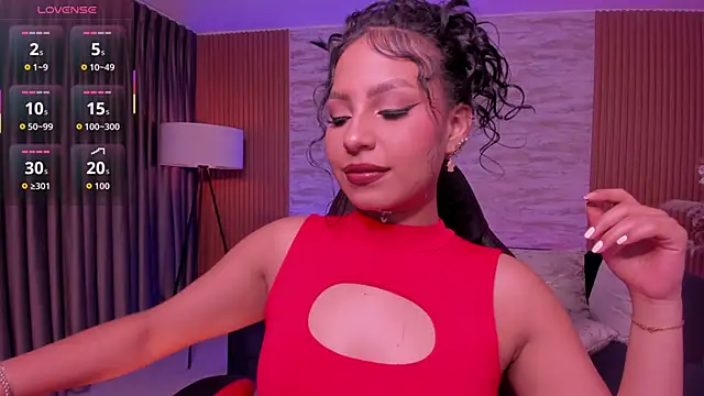 Snapshot of hannah_thomson_ chatting on 10/29/25, 04:37 hannah thomson  online show from 10/29/25, 04:37