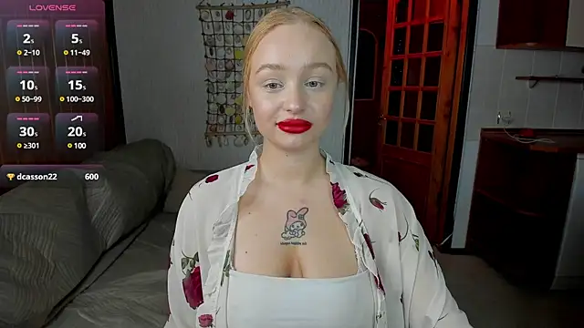 Snapshot of cutee_selena chatting on 03/09/25, 08:10 cutee selena online show from 03/09/25, 08:10