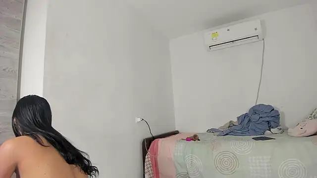 Snapshot of flor_herrera01 chatting on 03/01/25, 03:32 flor herrera01 online show from 03/01/25, 03:32