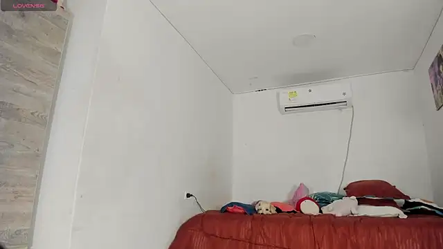 Snapshot of flor_herrera01 chatting on 10/02/25, 06:31 flor herrera01 online show from 10/02/25, 06:31