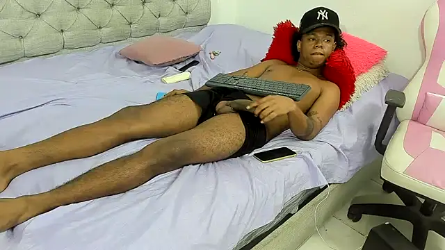 Luna  ho online show from 10/30/25, 03:19