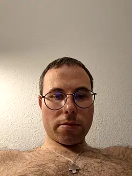 Snapshot of Simonudist chatting on 12/16/25, 08:25 Simonudist online show from 12/16/25, 08:25