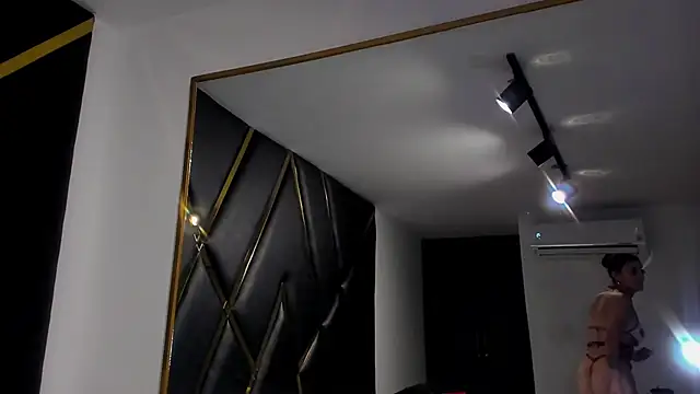 Snapshot of DanielaMedinaa chatting on 03/16/25, 12:01 DanielaMedinaa online show from 03/16/25, 12:01