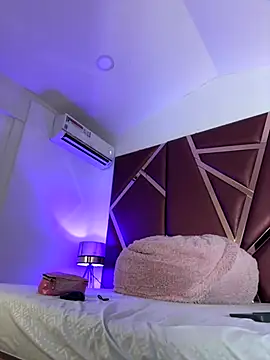 Snapshot of DanielaMedinaa chatting on 09/18/25, 08:00 DanielaMedinaa online show from 09/18/25, 08:00