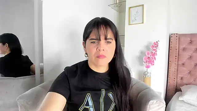 laura hotties online show from 07/26/26, 01:51