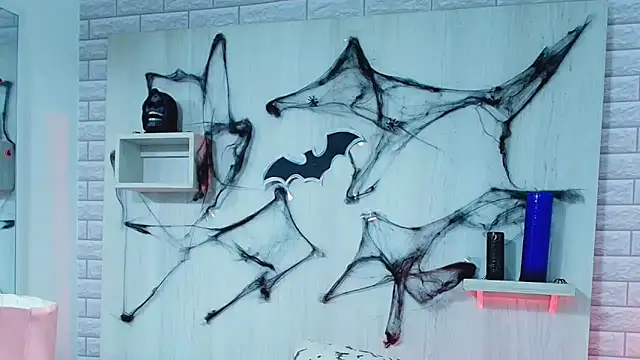 Snapshot of ZaraRousse chatting on 10/27/25, 01:42 ZaraRousse online show from 10/27/25, 01:42