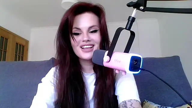 Della Ideal online show from 03/11/25, 02:51