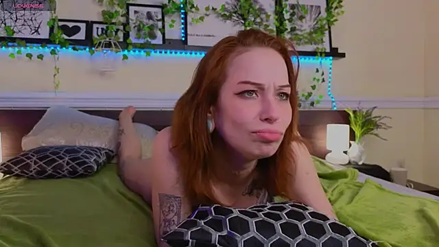 Snapshot of AliceTempt chatting on 03/10/25, 10:48 AliceTempt online show from 03/10/25, 10:48