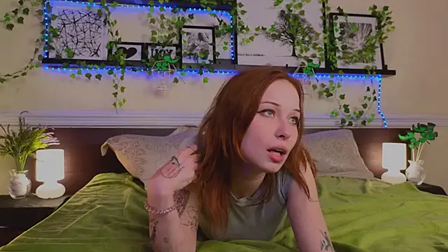 Snapshot of AliceTempt chatting on 03/16/25, 06:34 AliceTempt online show from 03/16/25, 06:34