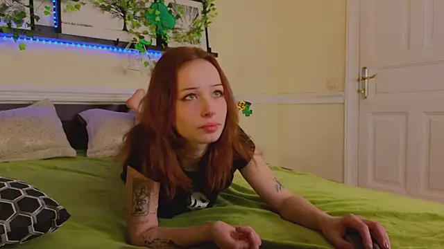 Snapshot of AliceTempt chatting on 03/17/25, 01:29 AliceTempt online show from 03/17/25, 01:29