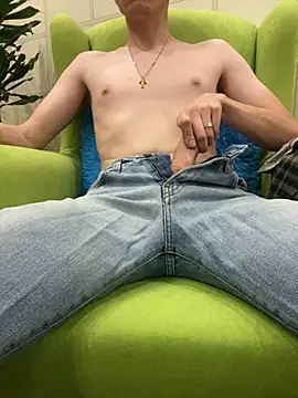 Snapshot of gayman111111 chatting on 10/17/25, 04:42 gayman111111 online show from 10/17/25, 04:42