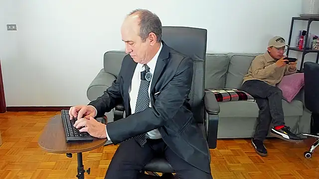 Snapshot of masterboy50 chatting on 11/21/25, 08:07 masterboy50 online show from 11/21/25, 08:07