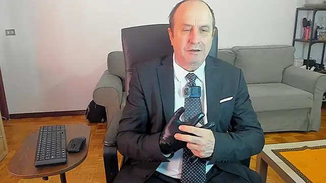 Snapshot of masterboy50 chatting on 11/27/25, 07:27 masterboy50 online show from 11/27/25, 07:27