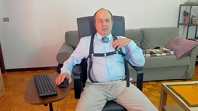 Snapshot of masterboy50 chatting on 11/28/25, 04:09 masterboy50 online show from 11/28/25, 04:09