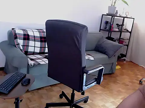 Snapshot of masterboy50 chatting on 12/13/25, 08:04 masterboy50 online show from 12/13/25, 08:04