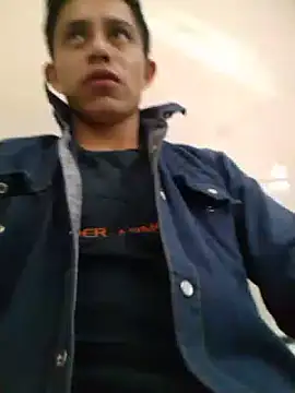 Snapshot of cachondo93 chatting on 03/13/25, 06:26 cachondo93 online show from 03/13/25, 06:26