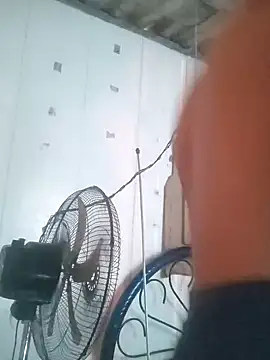 Snapshot of cachondo93 chatting on 11/07/25, 06:41 cachondo93 online show from 11/07/25, 06:41