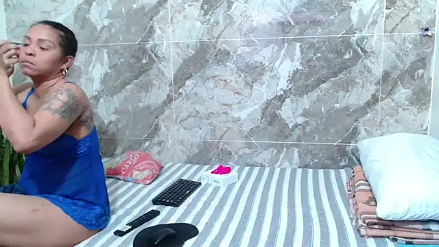 Snapshot of kima_leds chatting on 10/10/25, 02:43 kima leds online show from 10/10/25, 02:43