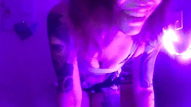 Snapshot of hissexdoll chatting on 09/17/25, 04:36 hissexdoll online show from 09/17/25, 04:36