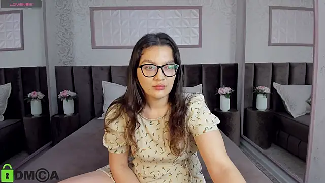 Snapshot of ZarifaRoot chatting on 03/06/25, 11:20 ZarifaRoot online show from 03/06/25, 11:20