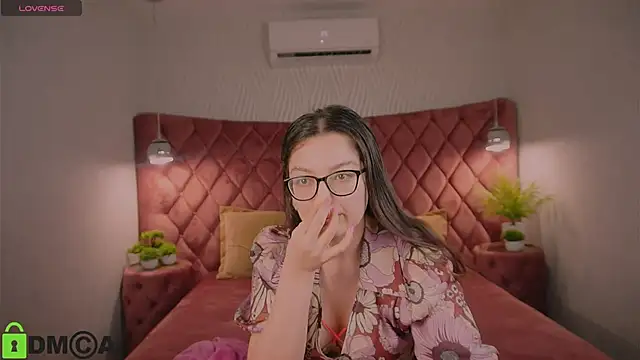 Snapshot of ZarifaRoot chatting on 03/10/25, 01:34 ZarifaRoot online show from 03/10/25, 01:34