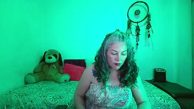 Victoria Lover online show from 11/30/25, 03:54