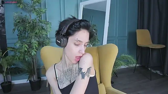 Snapshot of lisbatsyy chatting on 03/09/25, 03:54 lisbatsyy online show from 03/09/25, 03:54