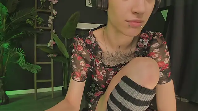 Snapshot of lisbatsyy chatting on 03/10/25, 04:38 lisbatsyy online show from 03/10/25, 04:38