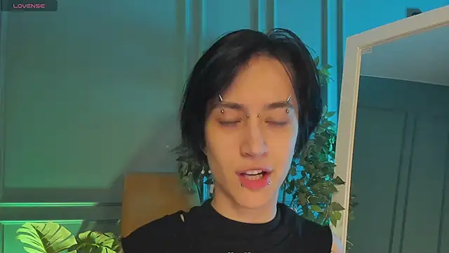 Snapshot of lisbatsyy chatting on 03/15/25, 04:43 lisbatsyy online show from 03/15/25, 04:43