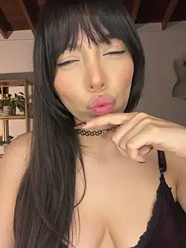 Snapshot of OhPolie_ chatting on 03/15/25, 12:58 OhPolie online show from 03/15/25, 12:58