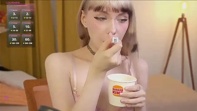 Snapshot of Cherry_Bite chatting on 11/21/25, 09:57 Cherry Bite online show from 11/21/25, 09:57