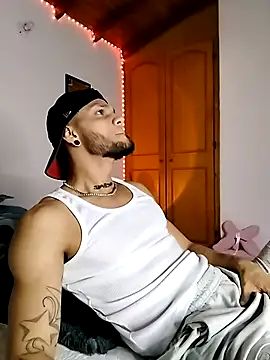 Snapshot of morenosiam chatting on 11/26/25, 04:02 morenosiam online show from 11/26/25, 04:02