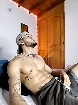 Snapshot of morenosiam chatting on 11/27/25, 02:13 morenosiam online show from 11/27/25, 02:13