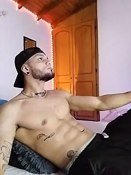 Snapshot of morenosiam chatting on 11/29/25, 04:15 morenosiam online show from 11/29/25, 04:15