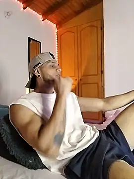 Snapshot of morenosiam chatting on 12/04/25, 03:27 morenosiam online show from 12/04/25, 03:27