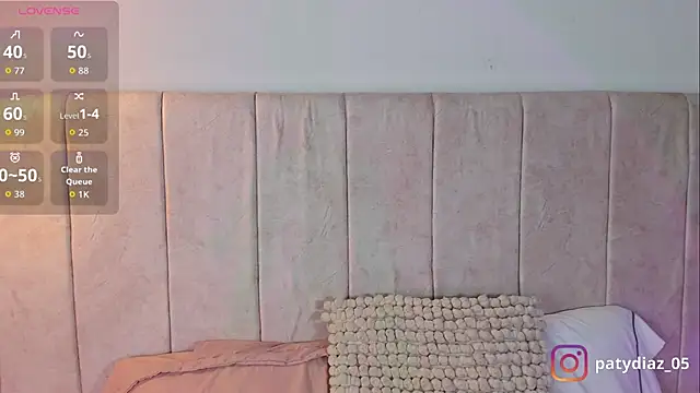 Snapshot of MiiaParker6972 chatting on 11/28/25, 11:07 MiiaParker6972 online show from 11/28/25, 11:07