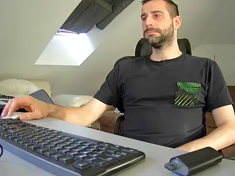 Snapshot of gryzoon chatting on 09/25/25, 02:54 gryzoon online show from 09/25/25, 02:54