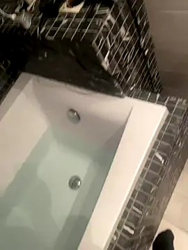 Snapshot of gryzoon chatting on 10/23/25, 02:00 gryzoon online show from 10/23/25, 02:00