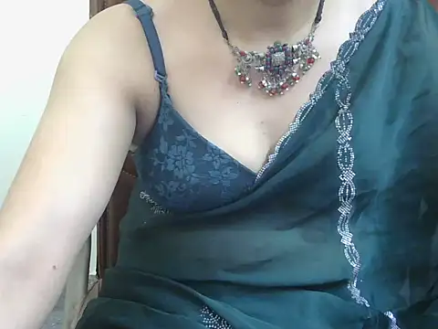 Snapshot of Lovely_Manvi chatting on 10/04/25, 01:42 Lovely Manvi online show from 10/04/25, 01:42