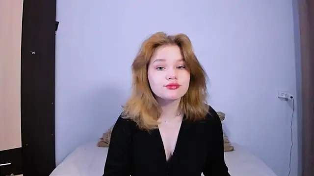 LaseyMoon online show from 09/15/25, 01:38